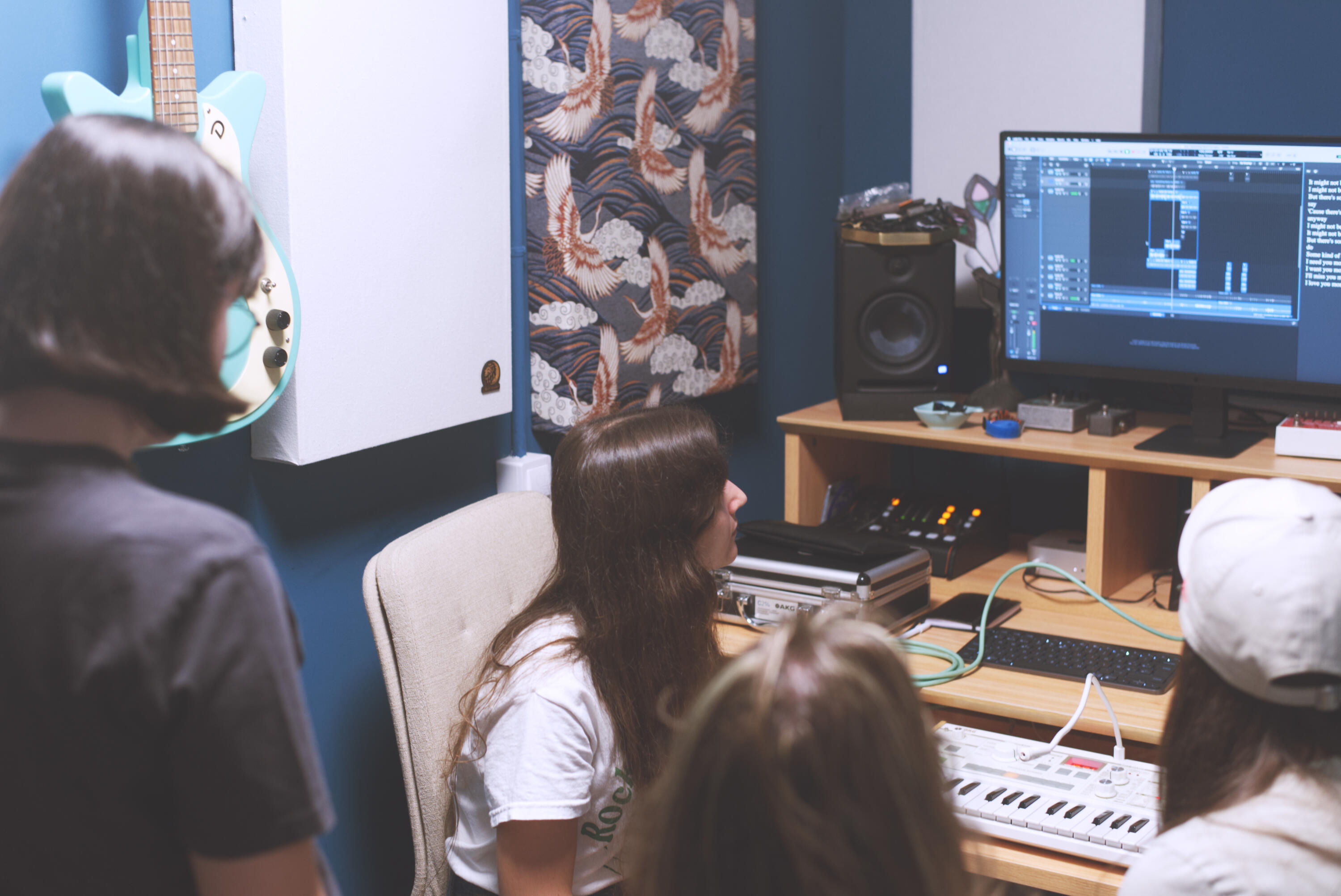Estudio de grabación equipado para clases de producción musical y mezcla