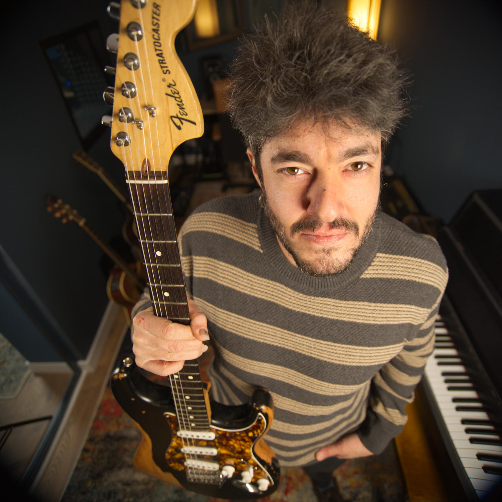 Compositor, guitarrista y profesor de armonía moderna